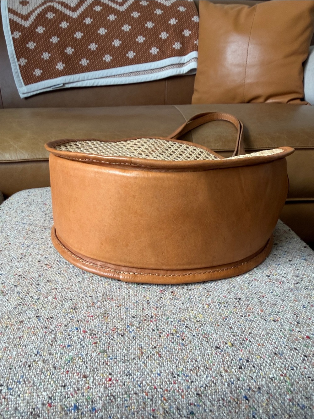 Round Leather Rattan Tote Bag from Bembien - Picture 5 of 11